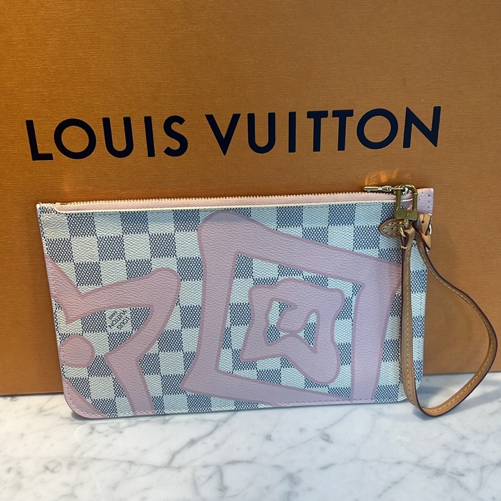 Louis Vuitton Tahitienne Damier pouch 💙
